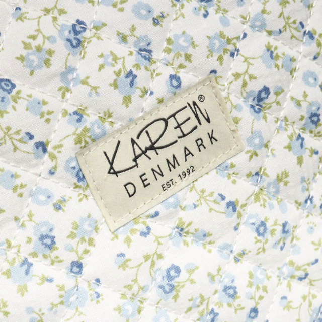 Karen stor toilettaske med hank i blåt småblomstret quilt